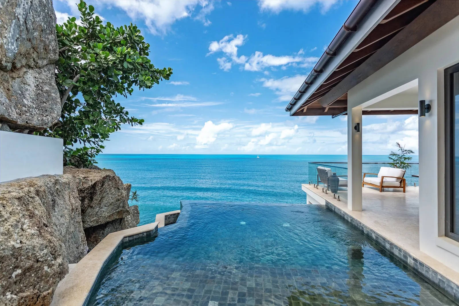 Infinity pool between the rocks and the villa, Villa Maxi Cooper