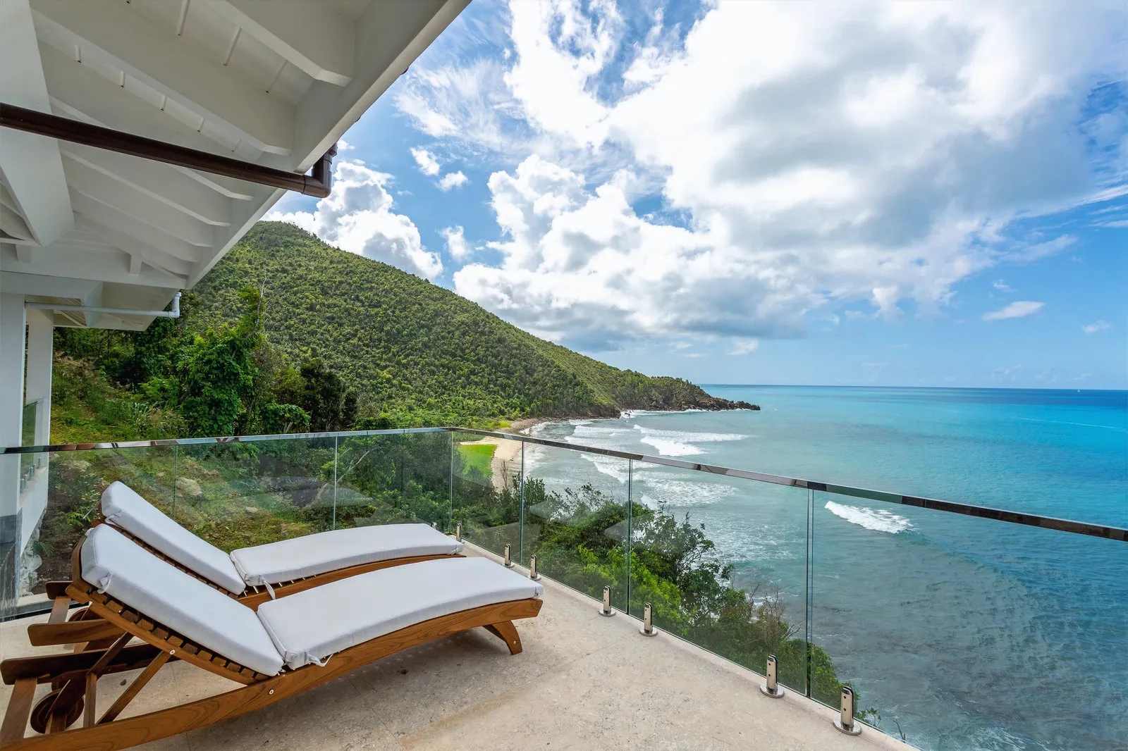 Sun loungers on the terrace, Villa Mini Cooper