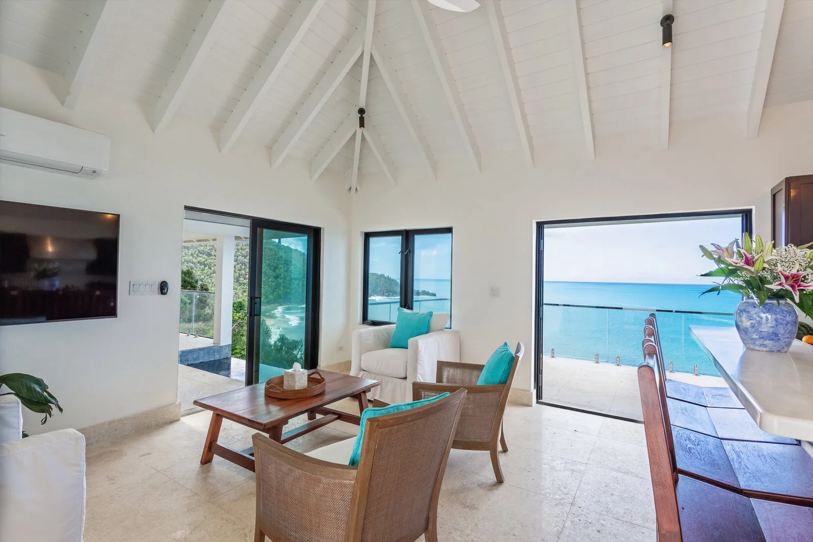 Living room with ocean view, Villa M@M Cooper