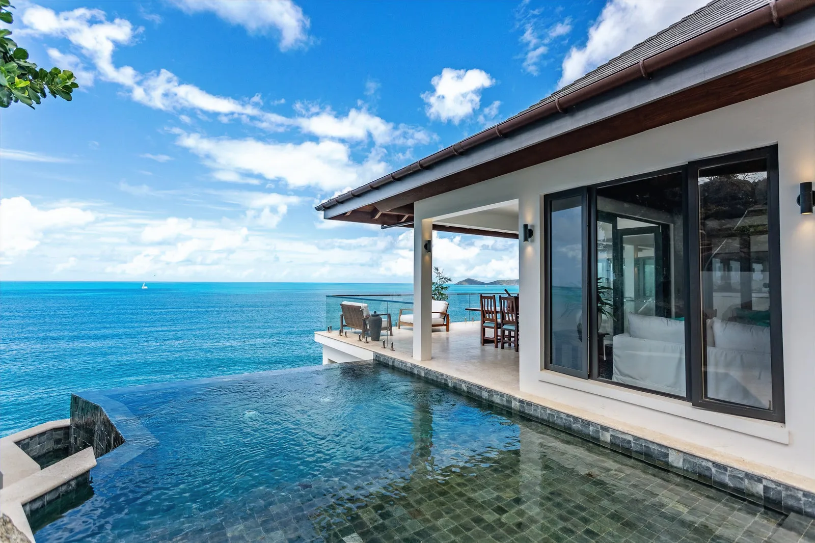 Infinity pool facing the ocean, Villa M@M Cooper