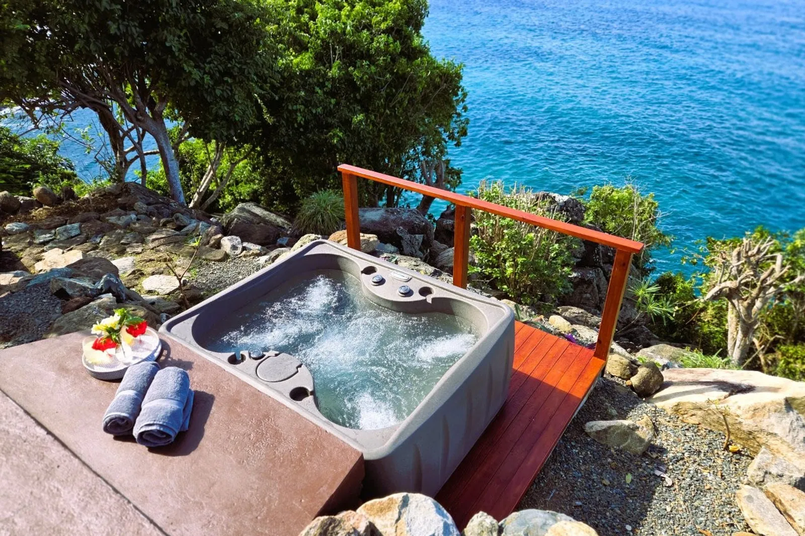 Hot tub above the ocean at Villa MyALL Tortola