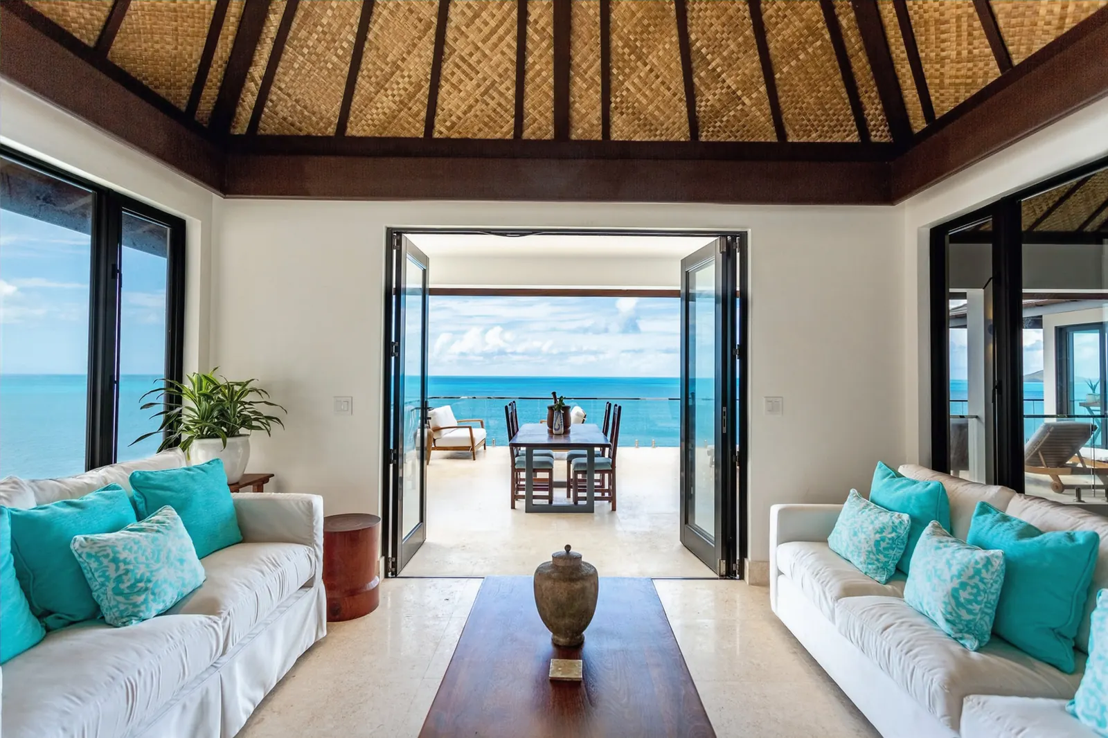 Living room at Villa Maxi Cooper