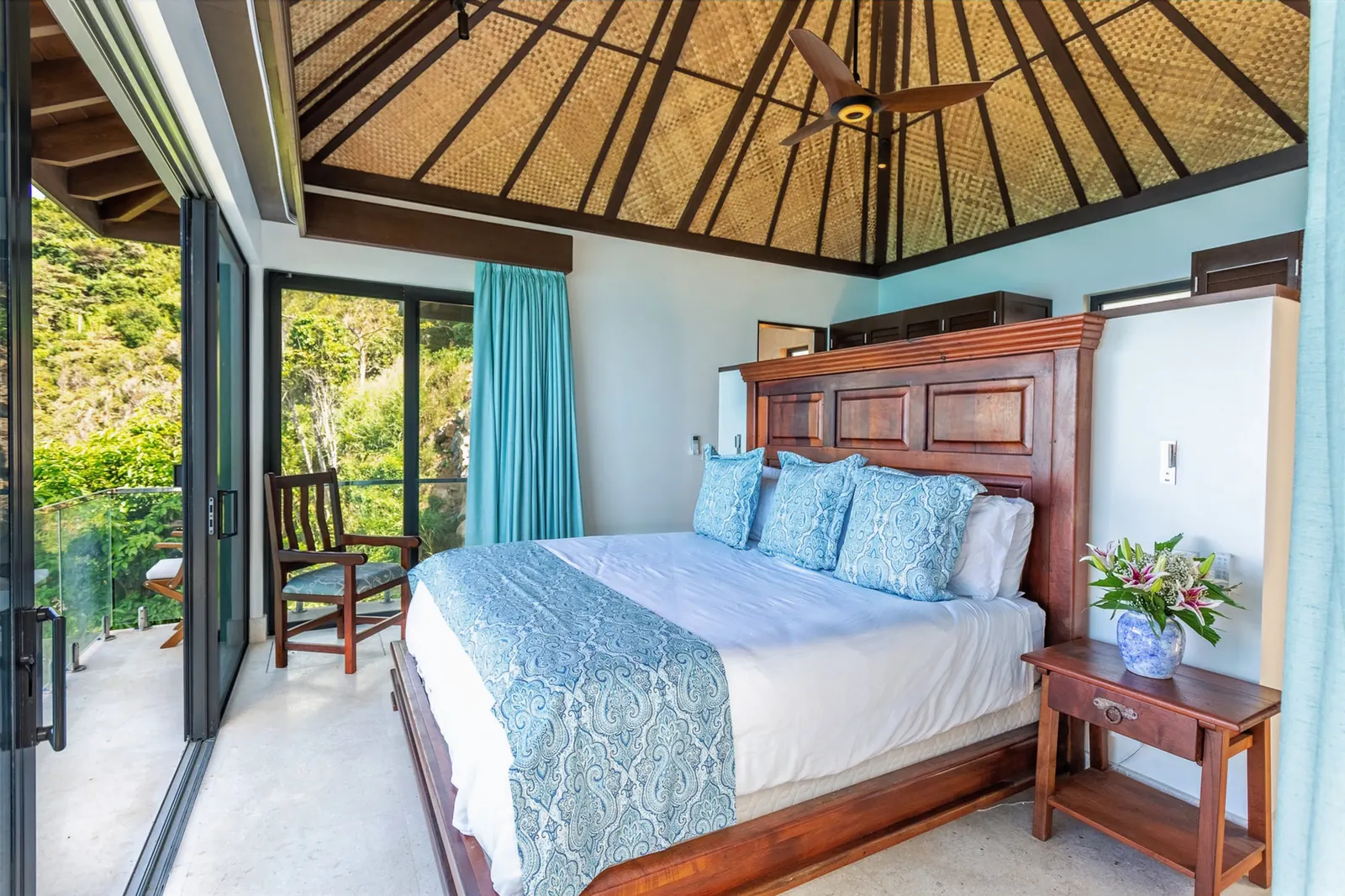 Master bedroom at Villa Maxi Cooper